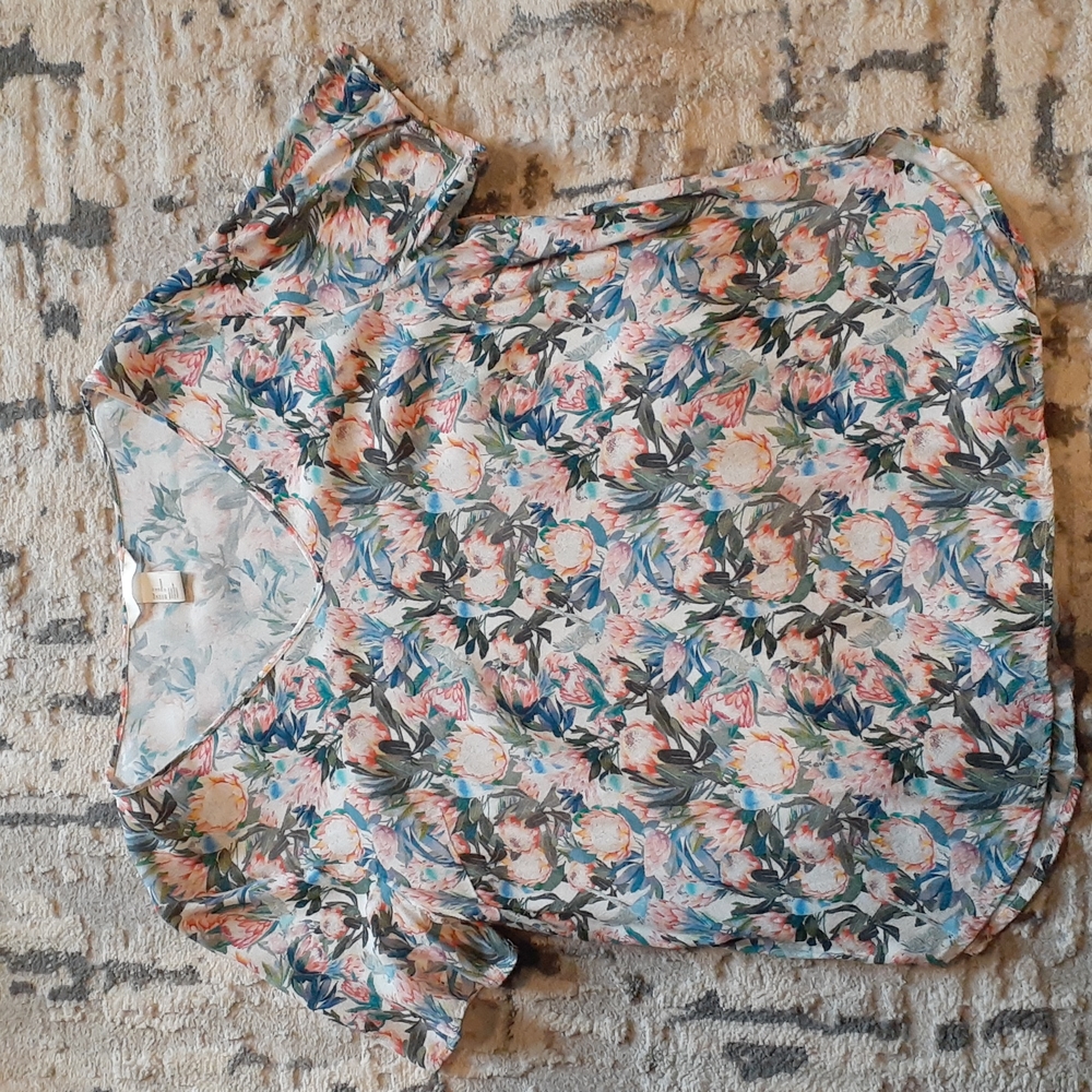 H&M Floral Short Sleeve V Neck Blouse Size 12